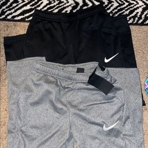 2 pairnike youth xl jogging pants the grey pair still has tags, black worn once